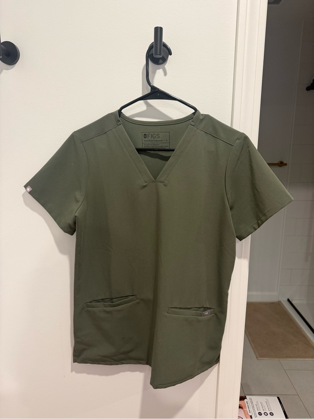 FIGS Women’s Casma Short Sleeve Scrub Top